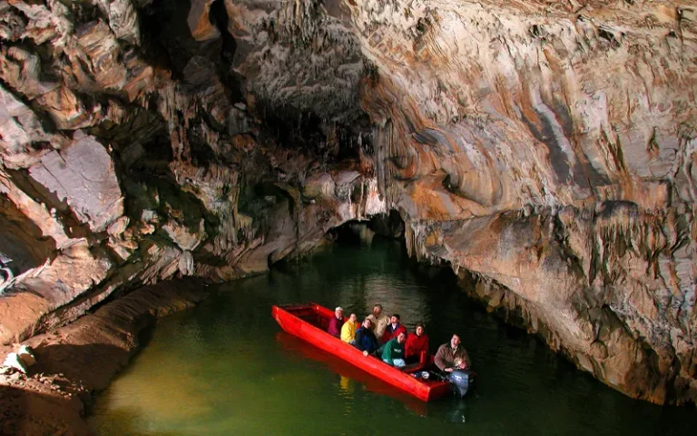 Penn’s Cave & Wildlife Park